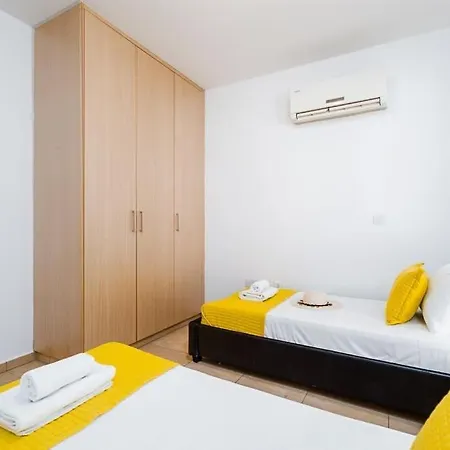 Sophie's Atlantis Apartman Paralímni